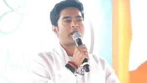 বিজেপি আরেকবার ক্ষমতাই এলেই দেশ হবে আফগানিস্তান! উন্নয়নের দায়িত্ব তাঁর কাঁধে, শান্তিপুরে বললেন অভিষেক 
