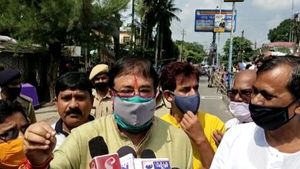  'গরুপাচারকারী বলে জেলে ঢুকিয়ে দিতে পারে', গ্রেফতারির আশঙ্কা করছেন উদয়ন গুহ 