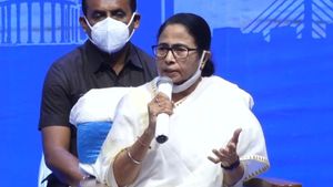 ১৪ ডিসেম্বরের মধ্যে জমি সমস্যার সমাধান চাই, হাওড়ায় প্রশাসনিক বৈঠকে কড়া বার্তা মমতার