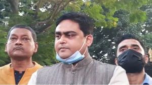 নিজের এলাকাতেই জনরোষের মুখে কেন্দ্রীয়মন্ত্রী, রাস্তা মেরামত না হলে ভোট বয়কটের হুঁশিয়ারি