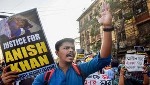 আনিস মৃত্যু-কাণ্ড: রণক্ষেত্র আমতা থানা, ওসিকে গ্রেফতারের দাবি আন্দোলনকারীদের 