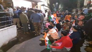 তৃণমূলের প্রার্থীতালিকায় শুভেন্দুর অনুগামীরা! বিক্ষোভের জেরে পদত্যাগের সিদ্ধান্ত মৎস্যমন্ত্রী অখিল গিরির
