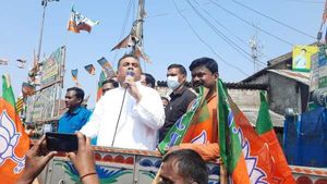 হাতে 'তৃণমূলী' পুলিশ আধিকারিকদের তালিকা!  সিপিএমের শাসনের সময়ের মতোই তাঁর কথায় বিশ্বাস রাখতে আবেদন শুভেন্দুর