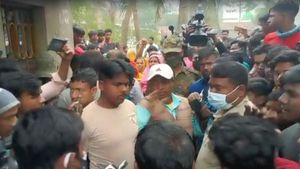 আনিস-হত্যার প্রতিবাদে এসএফআই-ডিওয়াইএফআই, আমতা থানার সমানে ধুন্ধুমারকাণ্ড