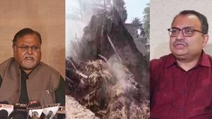 রামপুরহাটের ঘটনায় বৃহত্তর ষড়যন্ত্র দেখছে তৃণমূল কংগ্রেস! দুঃখপ্রকাশ করলেন পার্থ 