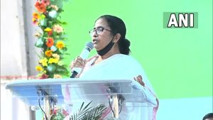  দেউচা-পাঁচামি আটকাতে রামপুরহাটে ষড়যন্ত্র! উন্নয়ন-কর্মসংস্থান নিয়ে বিরোধীদের নিশানা মমতার 