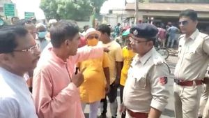 ছাতনা থানার আই.সি'কে প্রকাশ্যে বিবস্ত্র করার হুঁশিয়ারি দিয়ে গ্রেফতার বিজেপি নেতা  