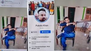 সোশ্যাল মিডিয়ায় ভাইরাল ছবি! পাখি মারার বন্দুক বললেন প্রভাবশালী এই তৃণমূল নেতা 