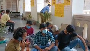 হোস্টেল খোলা নিয়ে তুমুল অশান্তি বিশ্বভারতীতে, পদত্যাগ করলেন রেজিস্ট্রার