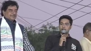 'চিঠি দিয়েছিলেন মোদীকে, সাড়াও পেয়েছেন', আচমকা প্রধানমন্ত্রী মোদীর প্রশংসায় পঞ্চমুখ শত্রুঘ্ন