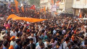 রাম নবমীর শোভাযাত্রায় মুসলিমদের জলের বোতল বিতরণ, সম্প্রীতির নজির দেখা গেল শিলিগুড়িতে