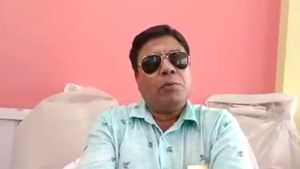 'ডাণ্ডা দিয়ে ঠান্ডা করে দেব', চরম হুঁশিয়ারি নিজেকে মুখ্যমন্ত্রীর ছেলে দাবি করা এই নেতার  