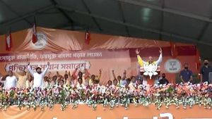 'লাদাখও আলাদা কেন্দ্রশাসিত অঞ্চল হয়েছে', শাহি মঞ্চেই 'বঙ্গভঙ্গে'র দাবি বিধায়কদের