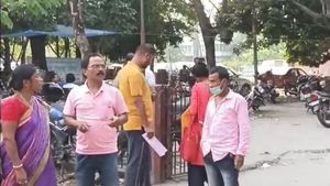 পুত্রবধূ নির্যাতনের অভিযোগে আদালতের নির্দেশে কেস নিল থানা! প্রতাপশালী তৃণমূল বিধায়ক বললেন, বিরোধী চক্রান্ত 