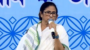মুখ্যমন্ত্রীর সামনেই টেন্ডার দুর্নীতির অভিযোগ! TMC জেলা পরিষদ সদস্যদের 'খাওয়া' নিয়ে রিপোর্ট চাইলেন মমতা 