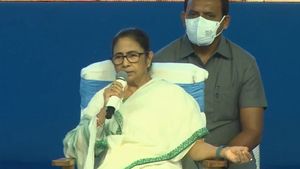 কাজ শেষ না করতে পারলে কান মোলা খেতে হবে, বাঁকুড়ায় কড়া বার্তা মমতার