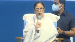 'আমাদের লোকেদের ভুলেই হার, বিজেপির যাঁরা জিতেছেন তাঁরা বেপাত্তা', পুরুলিয়ার সভা থেকে নিশানা মমতার