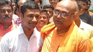 চিকিৎসক হওয়ার স্বপ্ন নিয়ে আগামীর পথে হাঁটতে চায় মাধ্যমিকে প্রথম বাঁকুড়ার অর্ণব ঘড়াই
