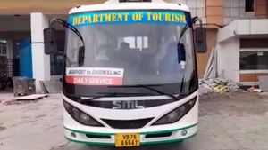 এবার সরাসরি বাগডোগরা বিমানবন্দর থেকে এসি বাসে পৌঁছানো যাবে শৈলশহর দার্জিলিংয়ে