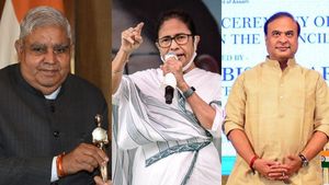 দার্জিলিংয়ে পা রেখেই মমতাকে ডাকলেন ধনখড়, বৈঠকে থাকলেন হিমন্ত বিশ্বশর্মাও 