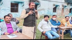  লক্ষ্য উপাধ্যক্ষ আশিস বন্দ্যোপাধ্যায় ও ভাইপো! রামপুরহাটে তৃণমূলে বিদ্রোহ এবার প্রকাশ্যে