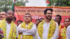 মমতাকে মিথ্যাবাদী বলে আক্রমণ শুভেন্দুর, জঙ্গলমহলকে শত্রু-মিত্র চিনিয়ে পঞ্চায়েত ভোট নিয়ে জোরালো বার্তা