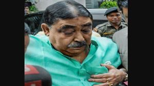 আজও কি হাজিরা এড়াবেন অনুব্রত মণ্ডল, কেষ্টর দায় কি ঝেড়ে ফেলতে চাইছে মমতা ?