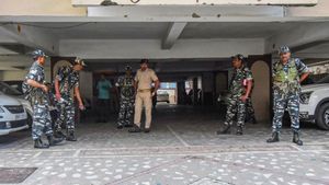 ঘণ্টা খানেক তল্লাশির পর অনুব্রত যোগে আটক টিএমসি কাউন্সিলর বিশ্বজ্যোতি বন্দ্যোপাধ্যায়