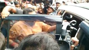 সিবিআই হেফাজতে বীরভূমের বেতাজ বাদশা, দেখা মিলল না কোনো অনুগামীর, হঠাৎ কী হল বোলপুরের