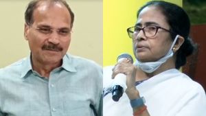  প্রভাবশালী তৃণমূল নেতার বিরুদ্ধে করা শ্লীলতাহানির অভিযোগ প্রত্যাহার দলেরই নেত্রীর! অধীরের চিঠি মমতাকে