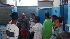  গভীর রাতে আনিস খানের ভাইয়ের ওপরে হামলা, ভর্তি হাসপাতালে! অভিযুক্ত তৃণমূল 