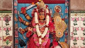 মহারাজার কন্যা গৌরীর বেশে নিজবালিয়া গ্রামে এসেছিলেন দেবী, তারপরেই শুরু হয় সিংহবাহিনী পুজো 