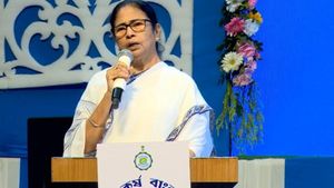 বাংলায় ৬০০ কোটি বিনিয়োগ করছে টাটা, ছুঁতমার্গ সরিয়ে মমতার জোর কর্মসংস্থানে