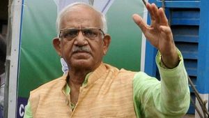বাস কন্ডাক্টর থেকে ৫০ বিঘা জমির মালিক! দুর্নীতি ইস্যুতে বিস্ফোরক শোভনদেব চট্টোপাধ্যায় 