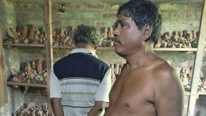 জেলের প্যাশন প্রত্নতত্ত্ব, বাঁচিয়ে রেখেছেন সুন্দরবনের জীববৈচিত্র্য 