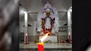 কালাপাহাড়ের ভয়ে ‘বিগ্রহ’ লুকনো মাটির তলায়! বাজারসৌ ঘোষালবাড়িতে সেই থেকে শুরু মৃন্ময়ীর আরাধনা