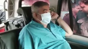 ৪ বছরে ১৬ কোটি ৪৫ লক্ষ টাকা জমা কেষ্টর ব্যাঙ্ক অ্যাকাউন্টে, গরুপাচার কাণ্ডে তিন ব্যাঙ্ক অফিসারকে তলব CBI-র