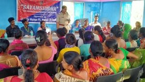 নারী পাচার থেকে নির্যাতন, গ্রামে পুলিশের উদ্যোগে সচেতনতা শিবির