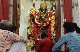 চারশো বছরেরও বেশি প্রাচীন মন্দির,  বুড়িমার পুজো করে শুরু হয় এই কালীপুজো 
