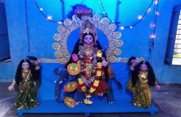 লড়াই সেয়ানে সেয়ানে, খালনার লক্ষ্মী পুজোকে টক্কর দিচ্ছে জোকা গ্রামও 