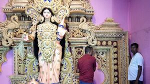 আমতার গ্রামে সম্প্রীতির ছবি, রমেশ, সমীরদের সঙ্গে পুজোর আয়োজনে ব্যস্ত আসাদুল, গোলামরা