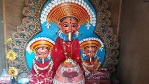 মাটির নীচে লুকিয়ে মহাশক্তি, অদ্ভুত মূর্তির দেখা মেলে এই মন্দিরে 