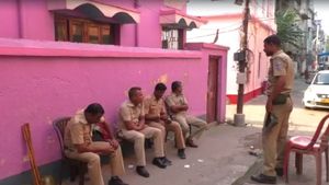 হাওড়ার শিবপুরের আবাসনে উদ্ধার কোটি কোটি টাকা, পাণ্ডে ভাইদের খোঁজে লুক আউট নোটিস 