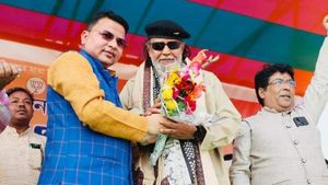 ঢপ মিশিয়ে চপ বিক্রি করুন! আরও কেন্দ্রীয় বরাদ্দ পেতে মমতার সরকারকে উপায় বাতলে দিলেন বিজেপি নেতা মিঠুন চক্রবর্তী
