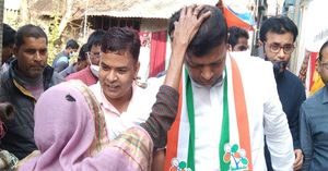 ভর্তি নিয়ে ব্যাপক দুর্নীতির অভিযোগ অখিল গিরির ছেলের বিরুদ্ধে! মমতা-অভিষেককে 'বিস্ফোরক' চিঠি