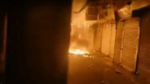 বিধ্বংসী আগুনে ভস্মীভূত হাবড়া রেললাইন সংলগ্ন ঝুপড়ি, ব্যহত বনগাঁ-শিয়ালদহ ট্রেন পরিষেবা