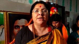 পঞ্চায়েতে চোখে চোখ রেখে লড়াই, এবার মহিলা বাহিনীর প্রস্তুত! রাঢ়বঙ্গে বার্তা লকেটের