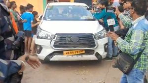 মিঠুনের কনভয় দুর্ঘটনার কবলে! পর পর একাধিক গাড়িকে ধাক্কা, কীভাবে এই ঘটনা