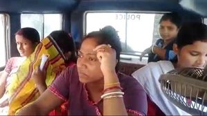 লক্ষ-লক্ষ টাকার প্রতারণার অভিযোগ! পূর্ব মেদিনীপুরে গ্রেফতার পার্থ ঘনিষ্ঠ শিক্ষিকা 