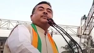 মমতাকে প্রাক্তন মুখ্যমন্ত্রী করে ছাড়ব, মতুয়ামহল থেকে তৃণমূলকে উৎখাতের ডাক শুভেন্দুর
